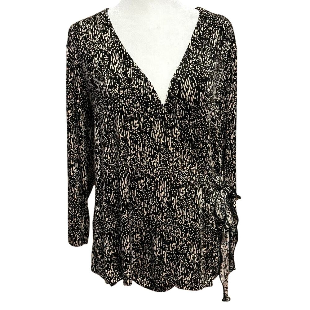 Chicos Travelers Size 2 US L Wrap Top Blouse Black Cream Print Slinky Abstract